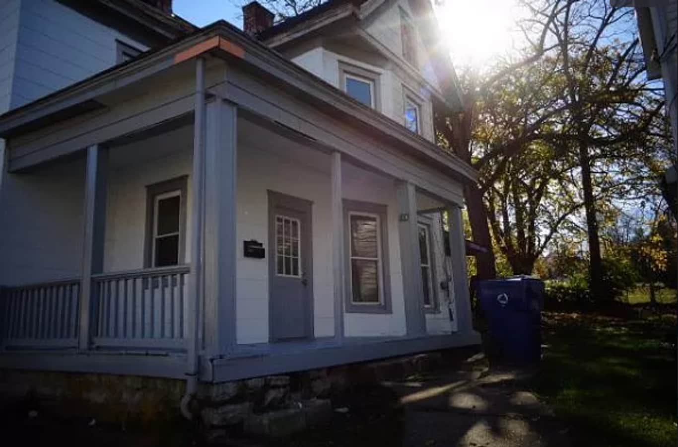 Photo - 106 W Hickman St