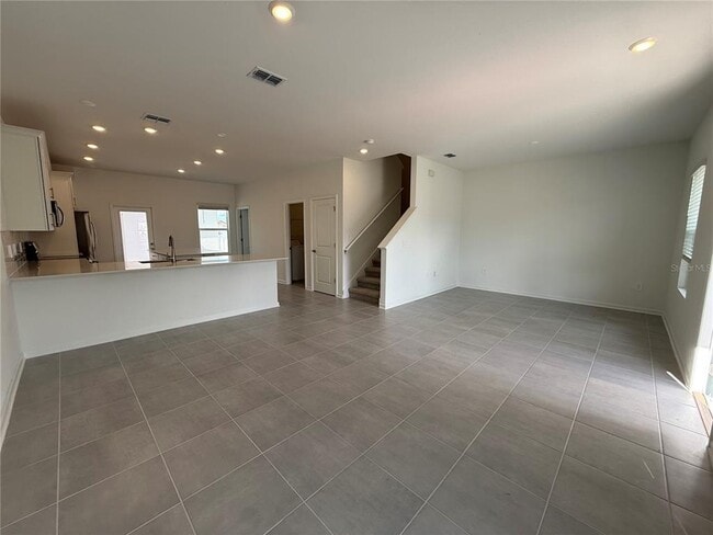 5607 Ronin Dr