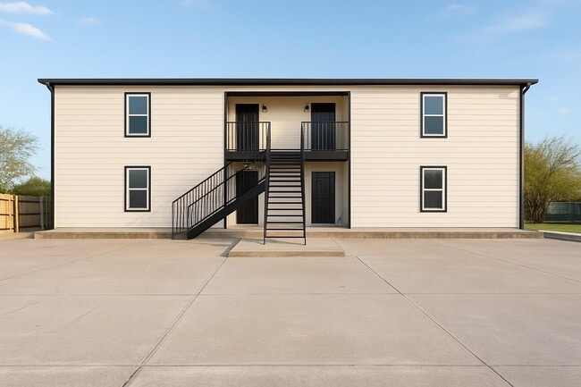 Building Photo - 1301 Kingston Dr Unit B