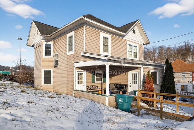 Building Photo - 388 Broaddus Ave Unit B