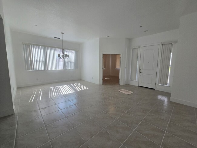 Photo - 3748 Tate St