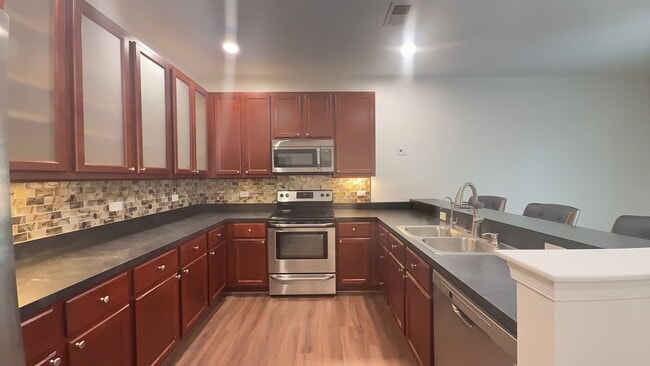 Photo - 662 Lacy Oak Dr