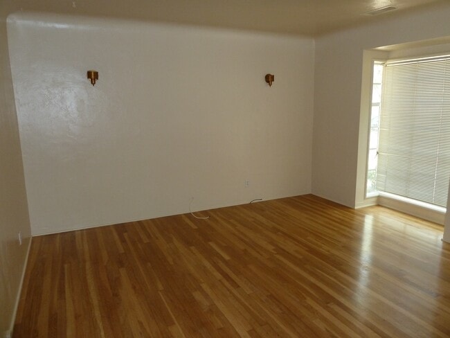 Photo - 402 N Santa Ana Ave