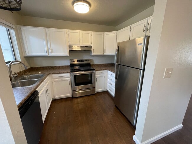 Building Photo - Centaur Village 3 Bedroom/2 Bath Newly Upd... Rental