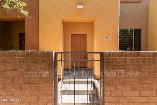 Building Photo - 2442 E Emerald Moon Dr