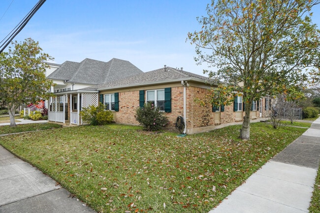 Photo - 6401 Center St