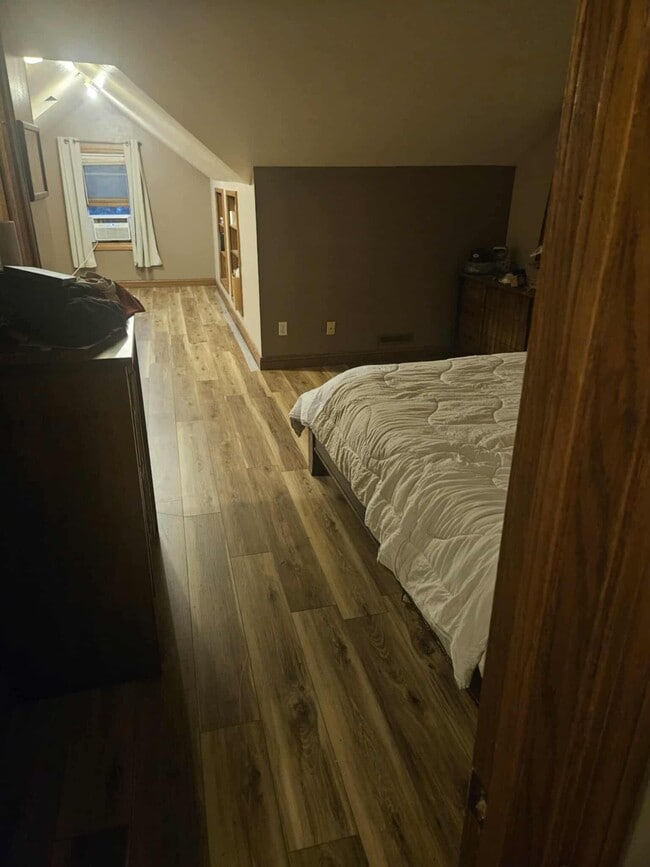 Master Bedroom - 607 W Picnic St