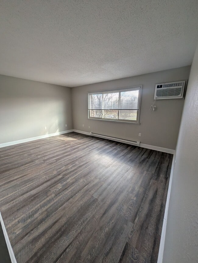 Available Now! Apt 332 is a 1B1B Premium 3rd floor apt featuring an abundance of natural lighting!