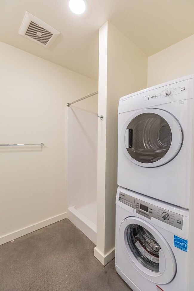 Photo - 2919 SE Division St Unit 403