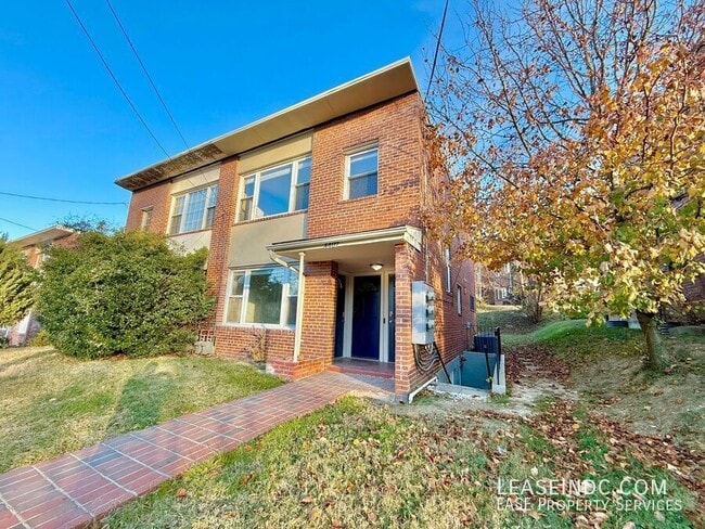 Building Photo - 4407 2nd St NE Unit #1