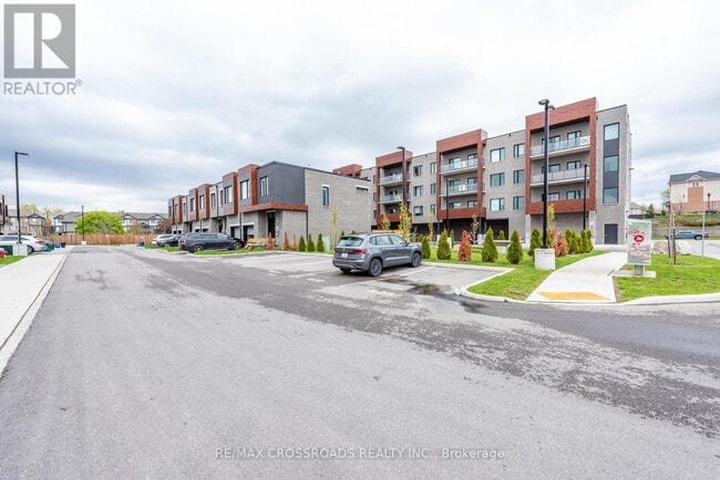 Photo - 416 Dundas St S