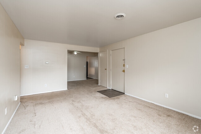 2BR, 1BA - 925SF - Living Room