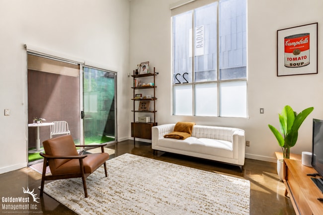 Modern 1Bdm 1Ba Unfurnished Loft-Style Home with Open Concept Living!