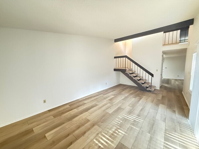 Photo - 3 Bedroom Condo for Rent in Chatsworth.