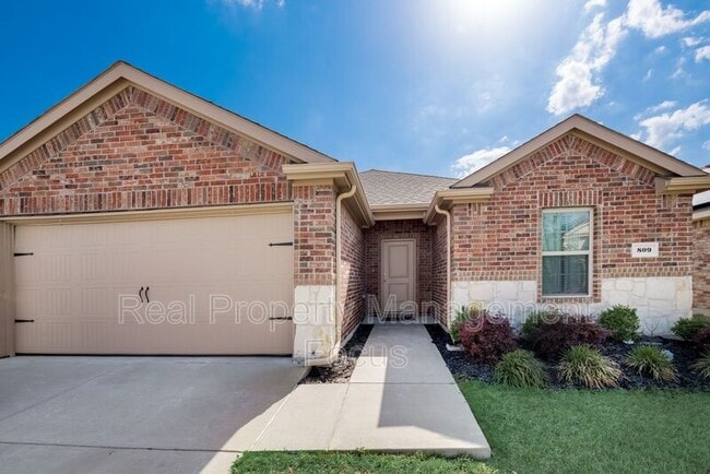 Building Photo - 809 Meadow Wood Ln