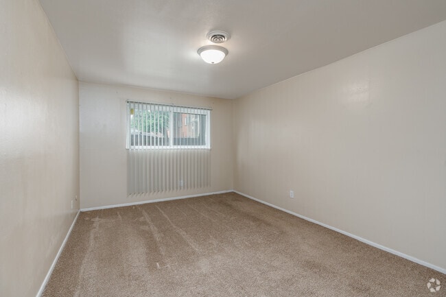 2BR, 1BA - 925SF - Primary Bedroom