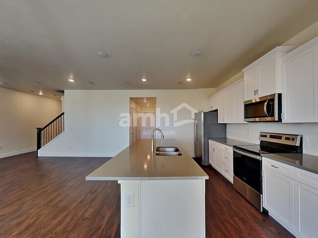 Photo - 6550 Spriggel St