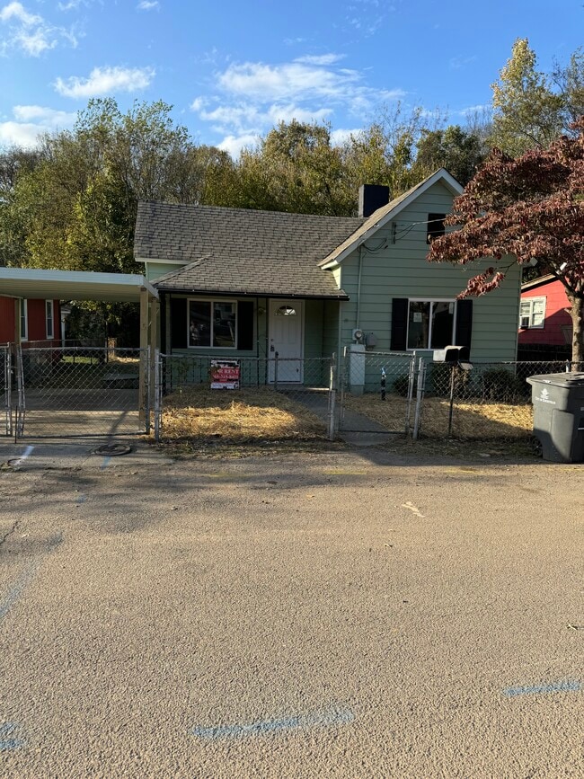 Building Photo - 1321 Brookside Ave