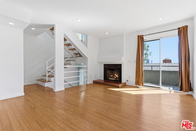 Photo - 1083 1/2 W Kensington Rd