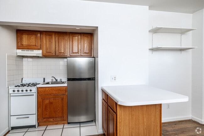 1BR, 1BA - 750 SF - Kitchen