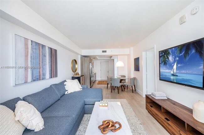 Building Photo - 121 NE 34th St Unit L402