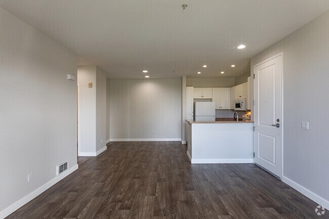 1BR, 1BA - 790SF - Pacific Shores