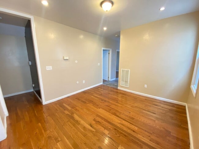 Photo - 186 Oakwood Pl