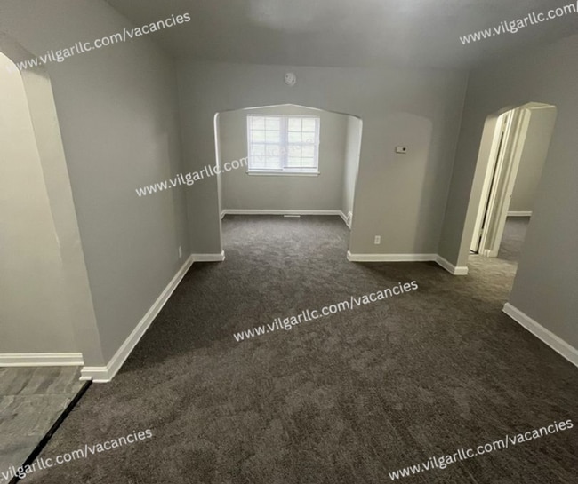 Photo - Spacious & Updated 2 large bedrooms & 2 fu...