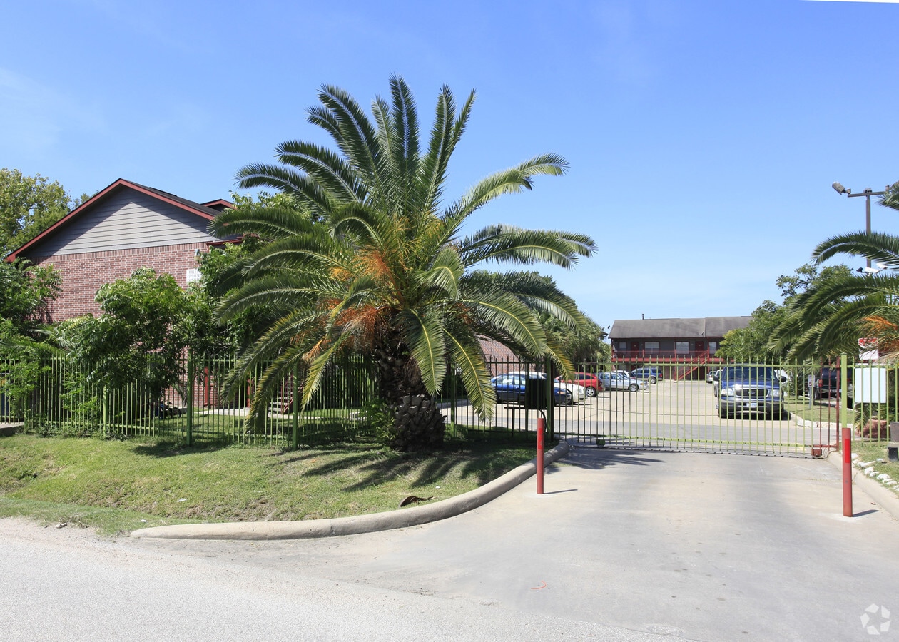 Royal Garden Apartments - Royal Garden Apartments