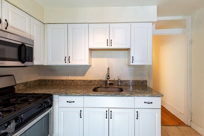 Photo - 1333 22nd St NW Unit 1