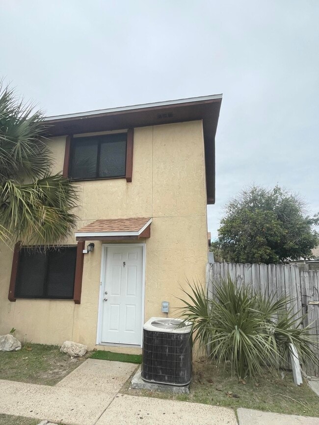 Building Photo - 710 Legion Dr