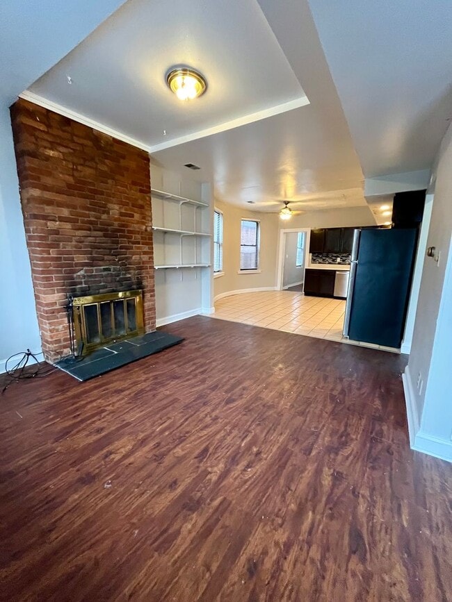 Building Photo - *** Shadyside Duplex Apartment * Pet Friendly * Spacious & Renovated * Available Now * Modern Fin... Unit 2