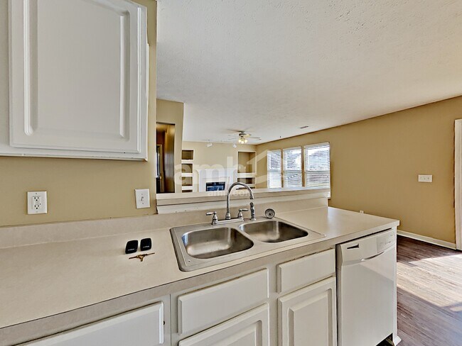 Photo - 4060 Longfellow Dr