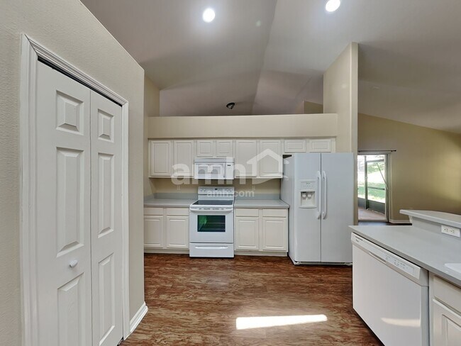 Photo - 1840 Marsh Ct