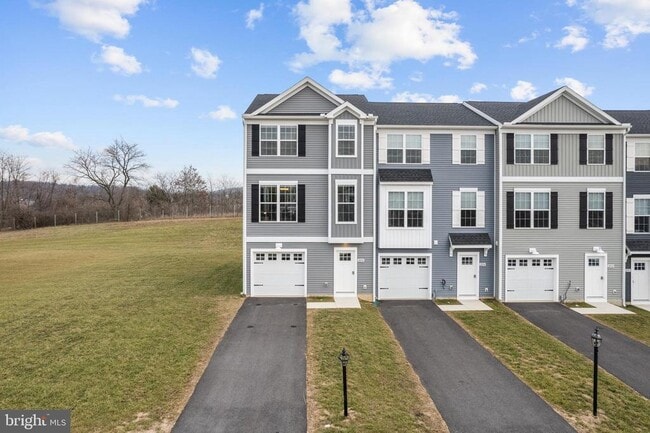 Photo - 2051 Ter Vw Ln