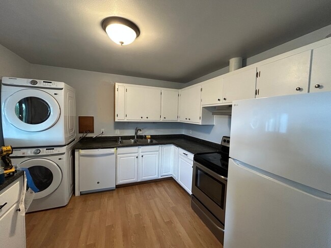 Photo - 1075 Gillingham Rd
