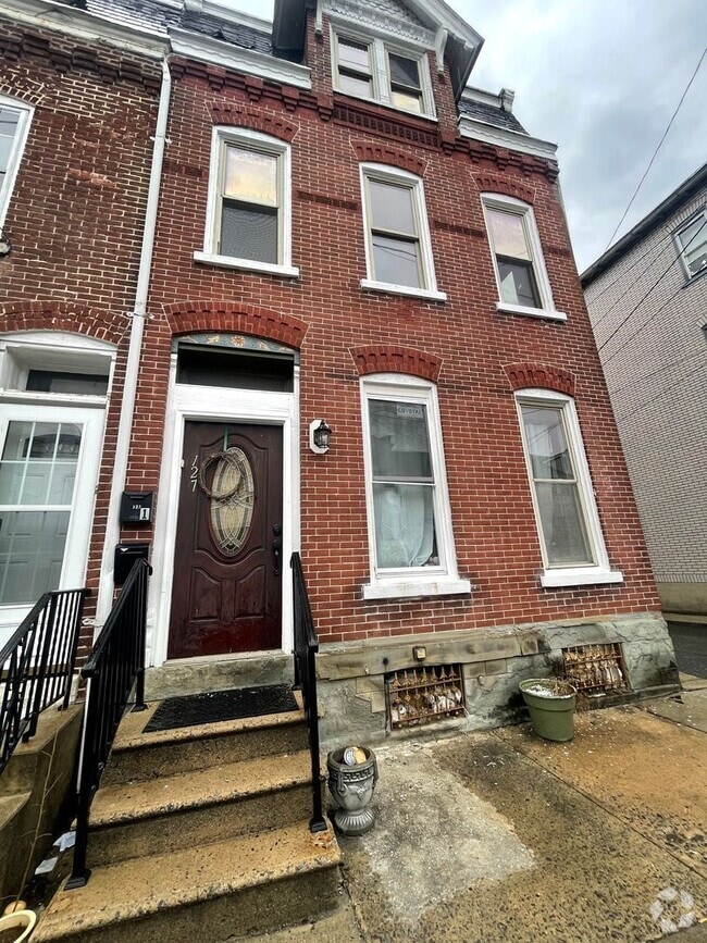 Building Photo - 127 N 12th St Unit 2 Rental