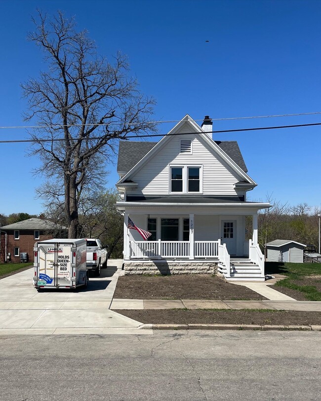 Building Photo - 1227 W 22nd St
