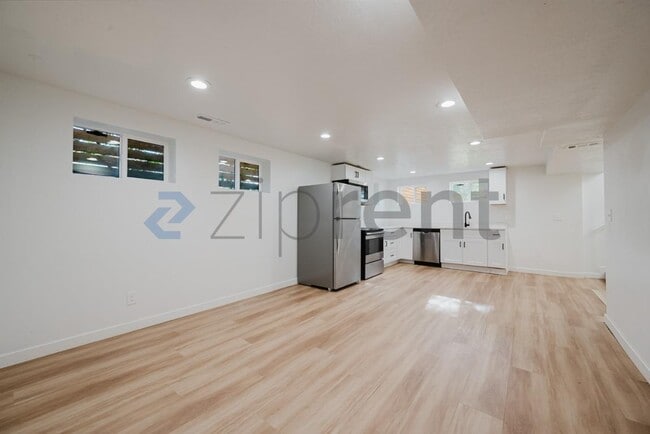 Photo - Unit B