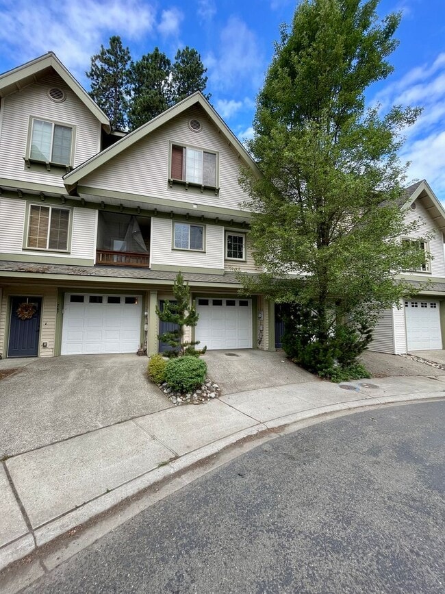 Building Photo - Spacious 2 Bed 2.5 Bath Townhome with Attached Garage in Cle Elum
