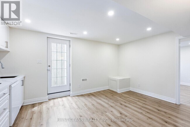 Photo - 802 Yates Dr