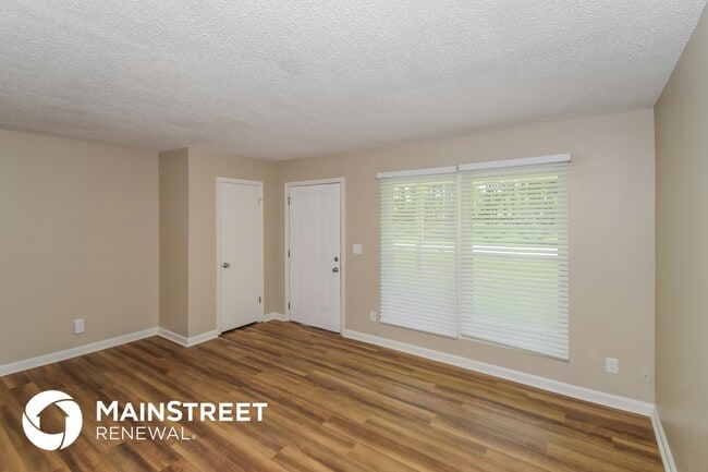 Photo - 2058 Palmer Ave