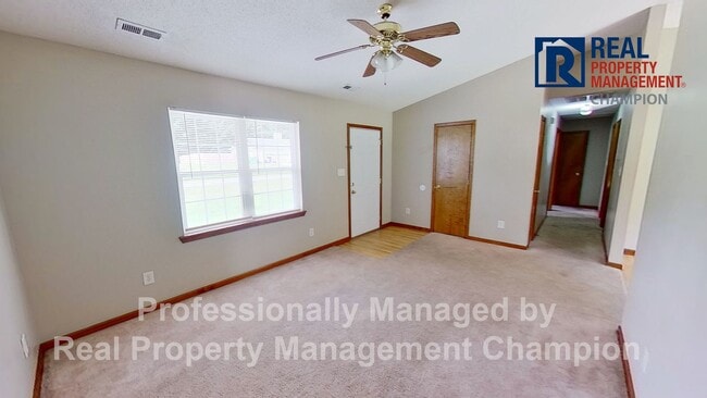 Photo - Charming home on Quiet Cul-de-Sac with Ful...