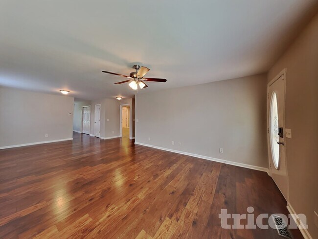 Photo - 703 Maple Ct
