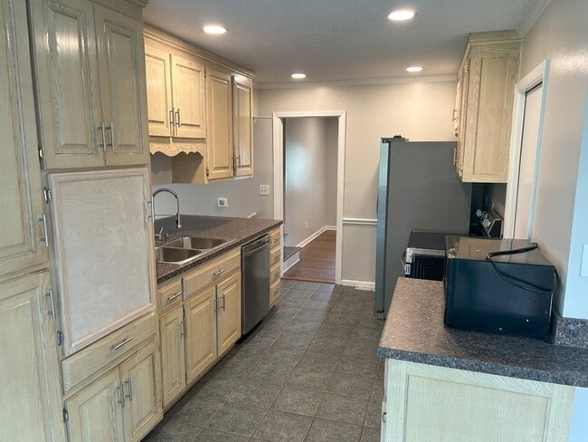 Photo - 4 Bed / 4 Bath House for Rent in Huntsville, AL 35803