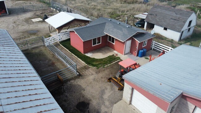 Photo - 5859 S 3500 W Unidad 2 Rear