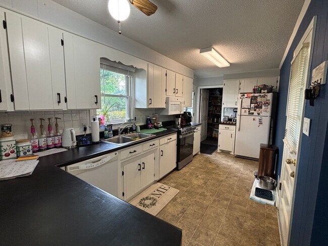 Photo - The Perfect Family Home!!!