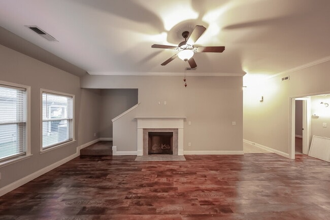 Photo - 141 Stonebriar Dr