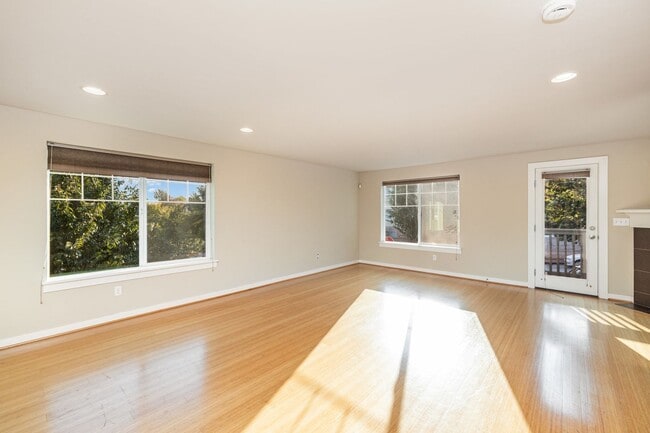 Photo - 4Bd/3.5Ba Seattle House