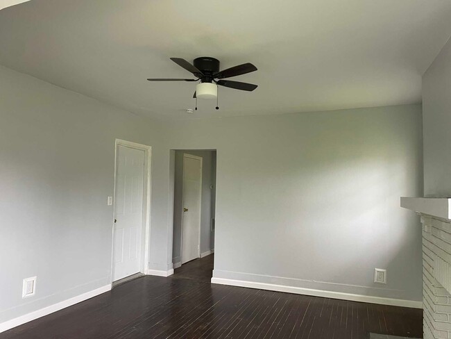 Photo - 300 Oxford Ave Unit 4